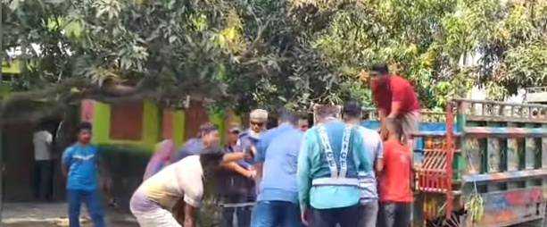 বড়াইগ্রামে নসিমন ও ভুটভুটি মুখোমুখি সংঘর্ষে নিহত১, আহত ১
