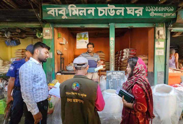 জীবননগরে বাজার পরিদর্শন ও মোবাইল কোর্ট পরিচালনা করে ৩টি প্রতিষ্ঠানে অর্থদন্ড