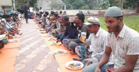 গোপালগঞ্জে দরিদ্র মানুষের পাশে শিক্ষার্থীরা