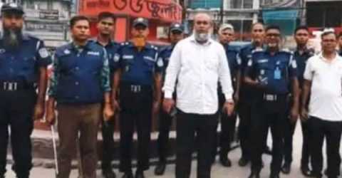 ময়মনসিংহের চরপাড়ায় যানজট নিরসনে উচ্ছেদ অভিযান পরিচালনা করেন ওসি শফিকুল ইসলাম খান