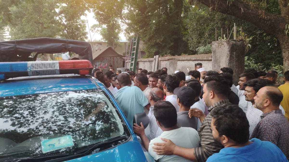 শিবচরে বি,এন,পির ইউনিয়ন কমিটি গঠনের লক্ষ্যে মতবিনিময় সভায়”দুই পক্ষের সংঘর্ষ, স্হান পরিবর্তন করে সভা অনুষ্ঠিত।