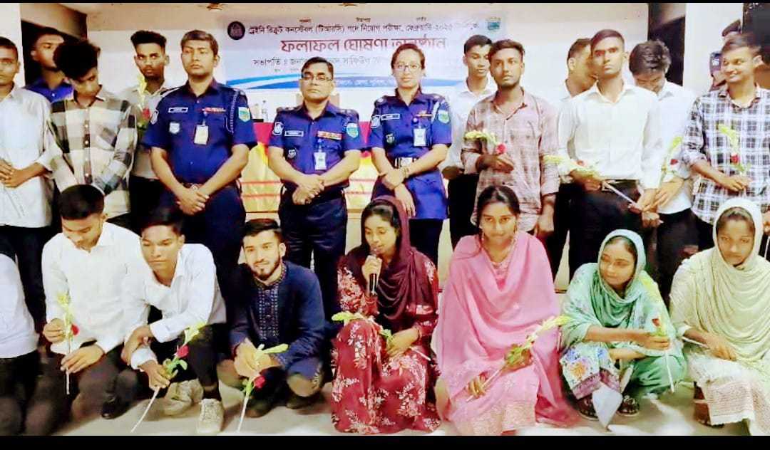নওগাঁ জেলায় স্বচ্ছতার মধ্য দিয়ে ৩৬ জন নারী পুরুষ চাকুরি পেয়েছেন পুলিশ কনস্টবল পদে