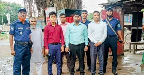 নওগাঁ জেলা প্রশাসনের নির্দেশনায় পরিবেশ অধিদপ্তরের মোবাইল কোর্ট পরিচালিত 