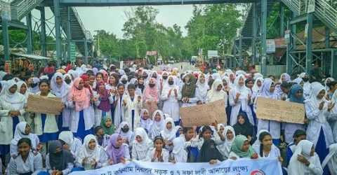 রংপুর-কুড়িগ্রাম মহাসড়ক নিরাপদ রাখতে সড়কে অবস্থান