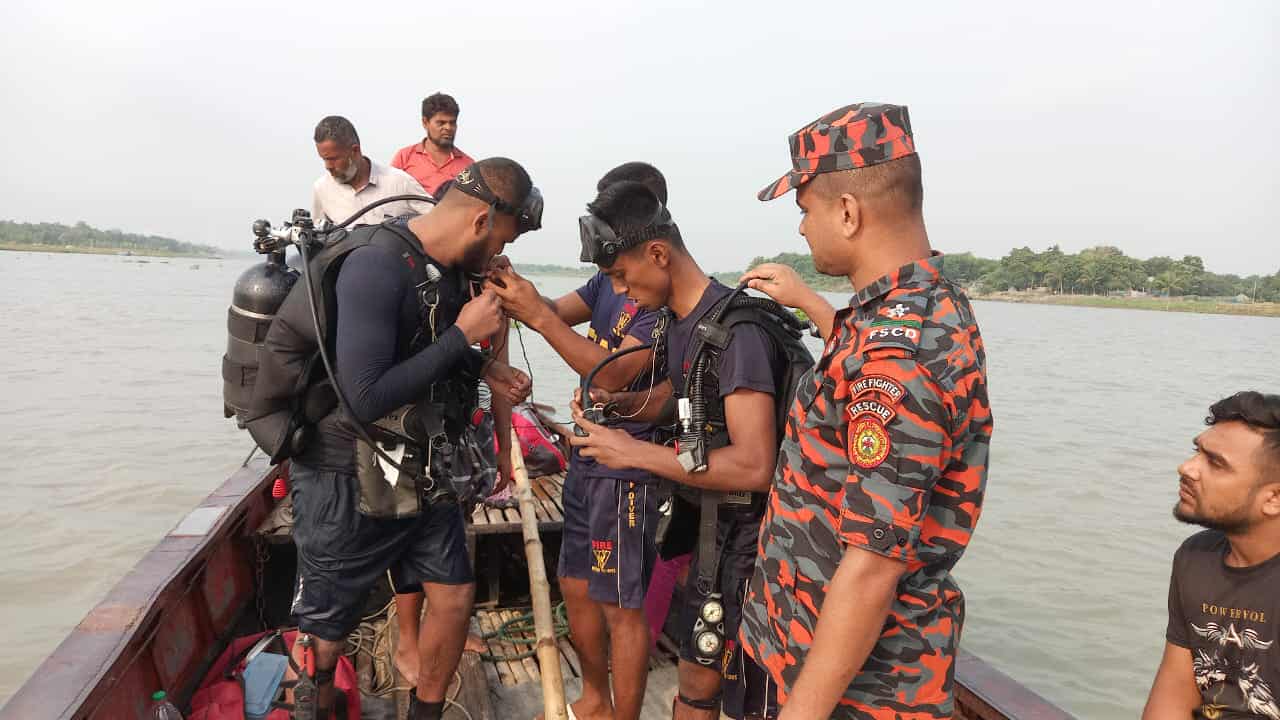 মাদারীপুরে আড়িয়াল খাঁ নদে ট্রলারডুবিতে নিখোঁজ-১