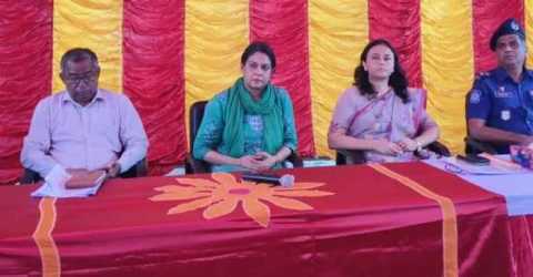 বড়াইগ্রামে বড়াল নদী পরিদর্শনে উপদেষ্টা রিজওয়ানা।