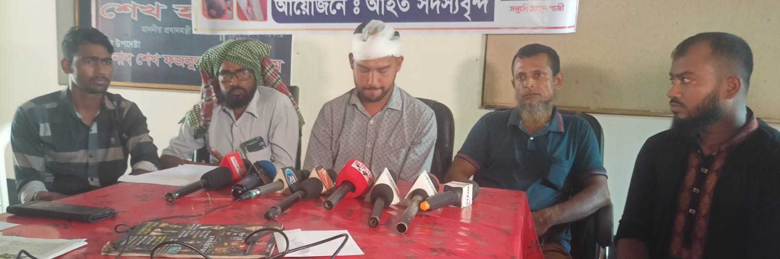 টুঙ্গিপাড়ায় ইভটিজিং কেন্দ্রিক সংঘর্ষকে রাজনৈতিক প্লাটফর্মে আনতে যুবদলের সংবাদ সম্মেলন।