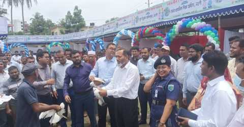 নওগাঁতে সর্বজনীন পেনশন মেলা-২০২৫ উদ্ভোধন করলেন রাজশাহী বিভাগীয় কমিশনার।