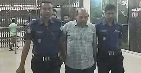 বেনাপোল ইমিগ্রেশনে রংপুরের তারাগঞ্জ উপজেলা চেয়ারম্যান আনিসুর গ্রেফতার