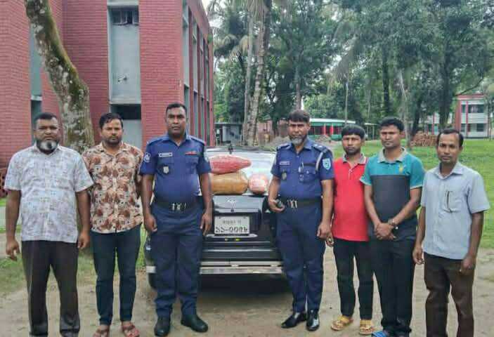 ১১ কেজি গাঁজাসহ প্রাইভেটকার জব্দ