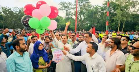 নওগাঁ মান্দায় উপজেলা প্রশাসন গোল্ডকাপ ফুটবল টুর্ণামেন্ট-২০২৫ এর ফাইনাল খেলা অনুষ্ঠিত হয়েছে।